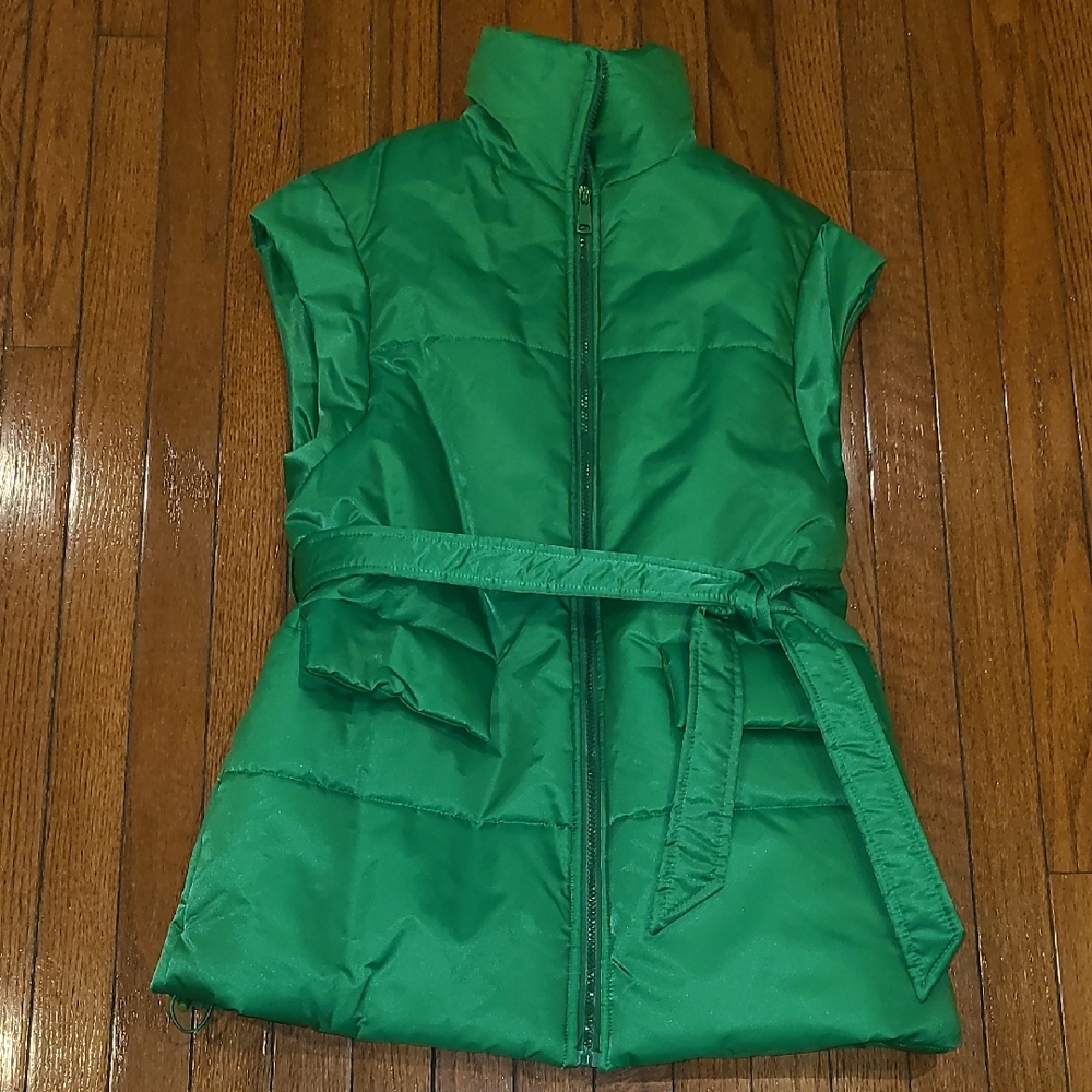 Pretty Little Thing Green Puffer Vest with Belt
